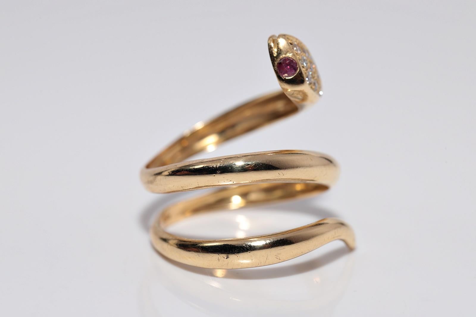 Vintage Circa 1970s 18k Gold Natural Diamond And Ruby Decorated Snake Ring For Sale 2