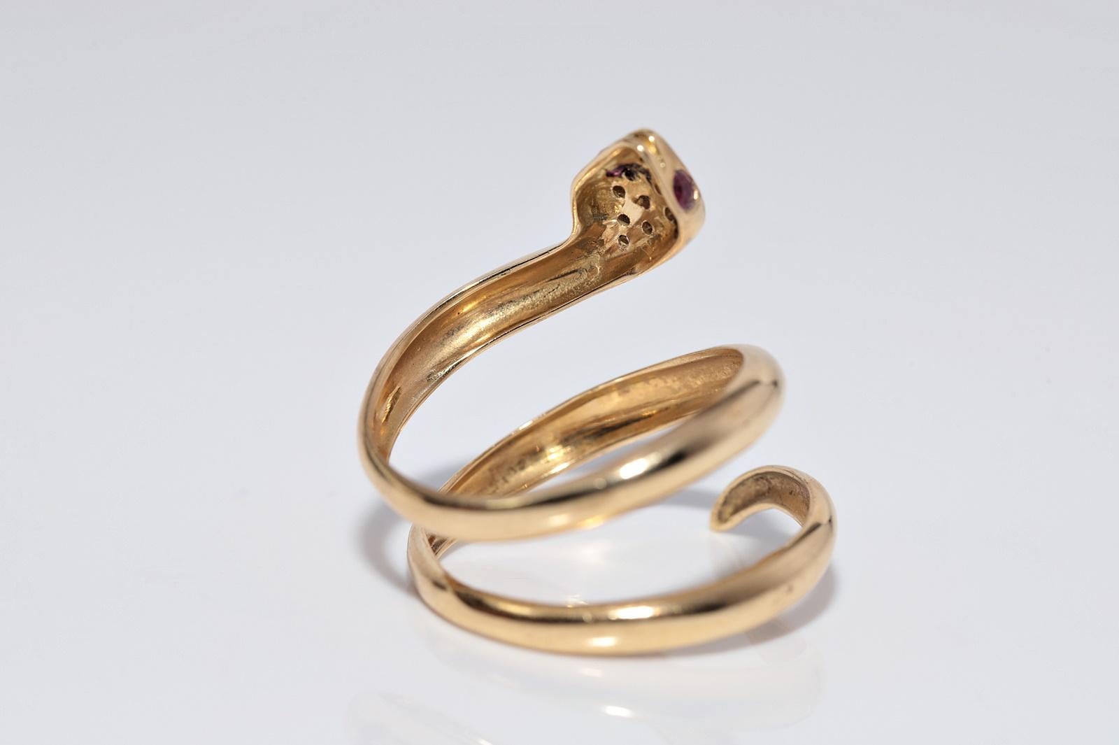 Vintage Circa 1970s 18k Gold Natural Diamond And Ruby Decorated Snake Ring For Sale 3