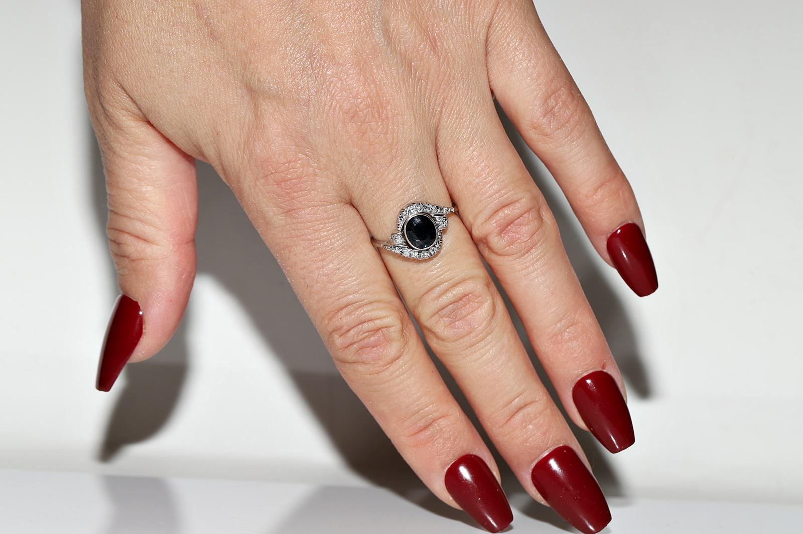 In sehr gutem Zustand.
Das Gesamtgewicht beträgt 3.7 Gramm.
Insgesamt ist Diamant 0,25 ct.
Insgesamt ist Saphir 1.15 ct.
Der Diamant hat die Farbe G-H und die Reinheit vs-s1.
Ringgröße ist US 7.5 (wir können jede Größe herstellen)
Die Box ist nicht