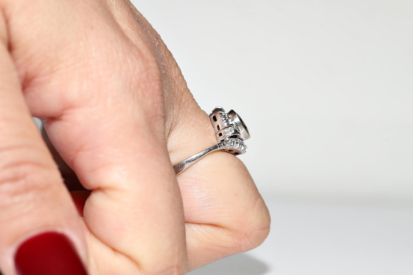 Dekorierter Vintage-Ring aus 18 Karat Gold mit natürlichem Diamant und Saphir, ca. 1970er Jahre (Einfacher Schliff) im Angebot