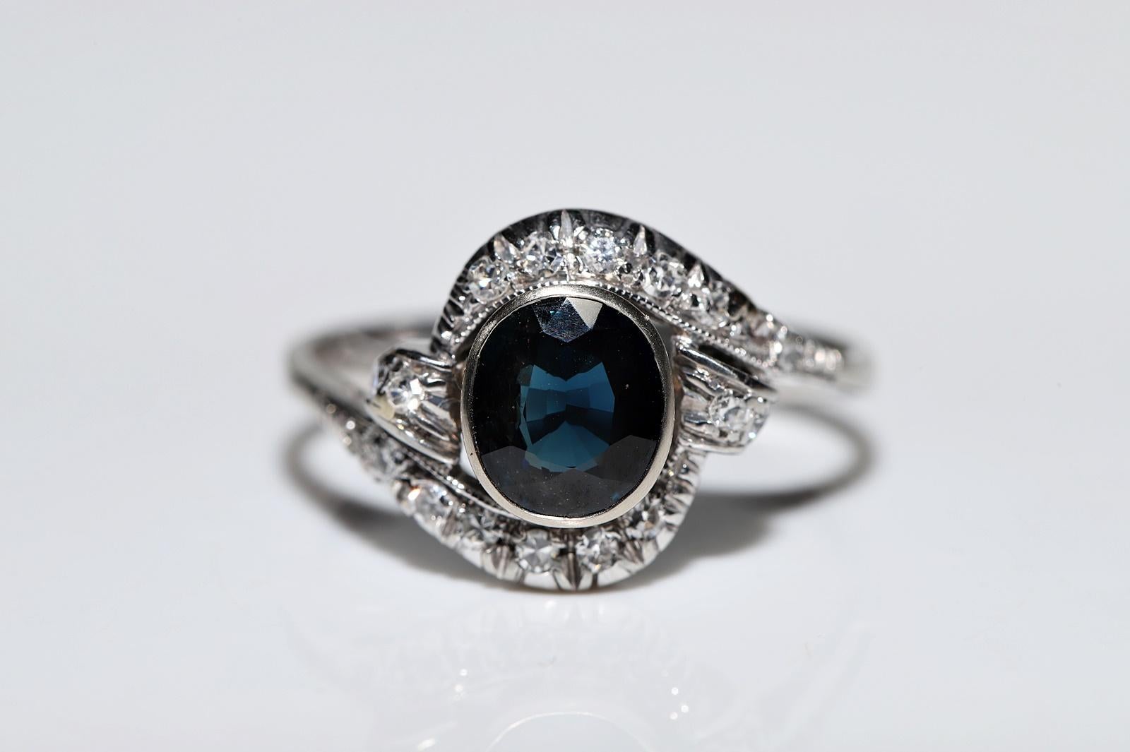 Women's Vintage Circa 1970s 18k Gold Natural Diamond And Sapphire Decorated Ring For Sale