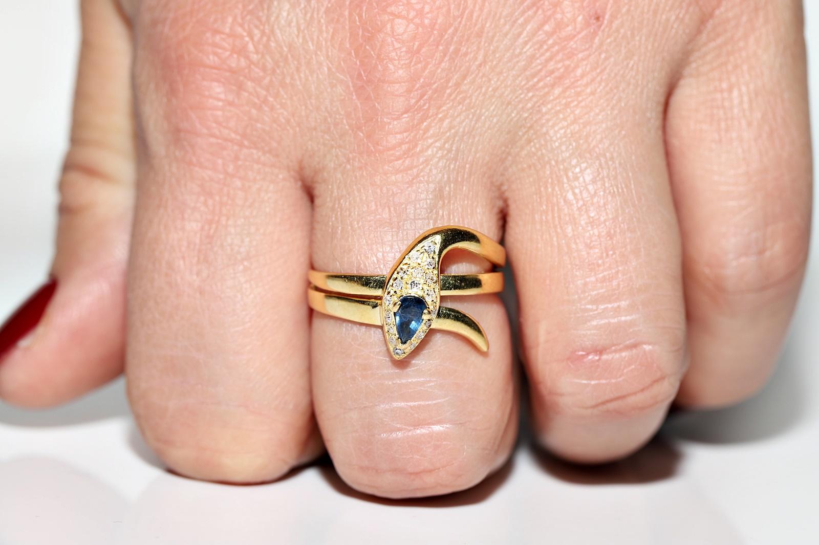 Vintage Circa 1970s 18k Gold Natural Diamond And Sapphire Decorated Snake Ring For Sale 10