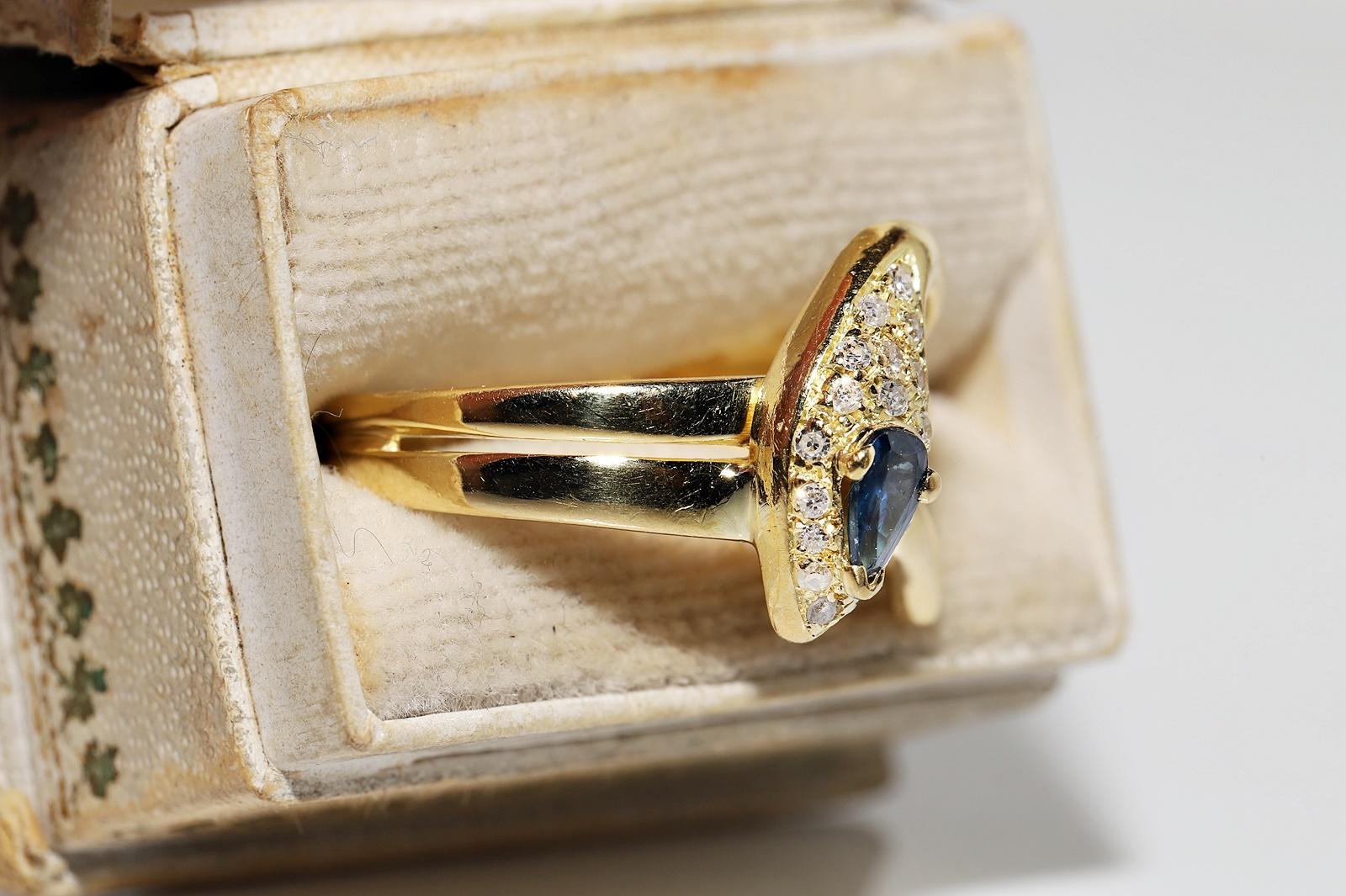 Retro Vintage Circa 1970s 18k Gold Natural Diamond And Sapphire Decorated Snake Ring For Sale