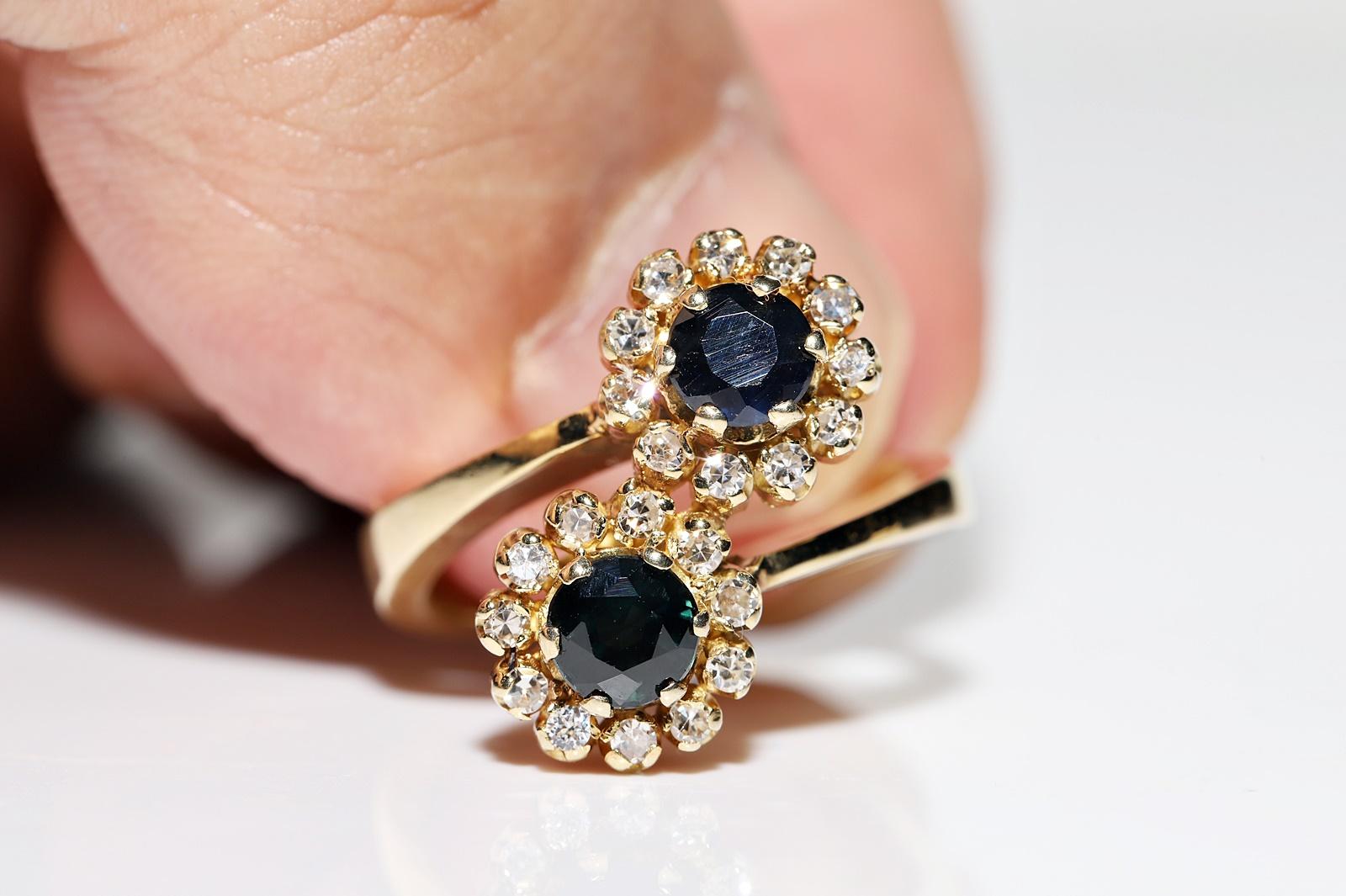 Retro Vintage Circa 1970s 18k Gold Natural Diamond And Sapphire Ring For Sale