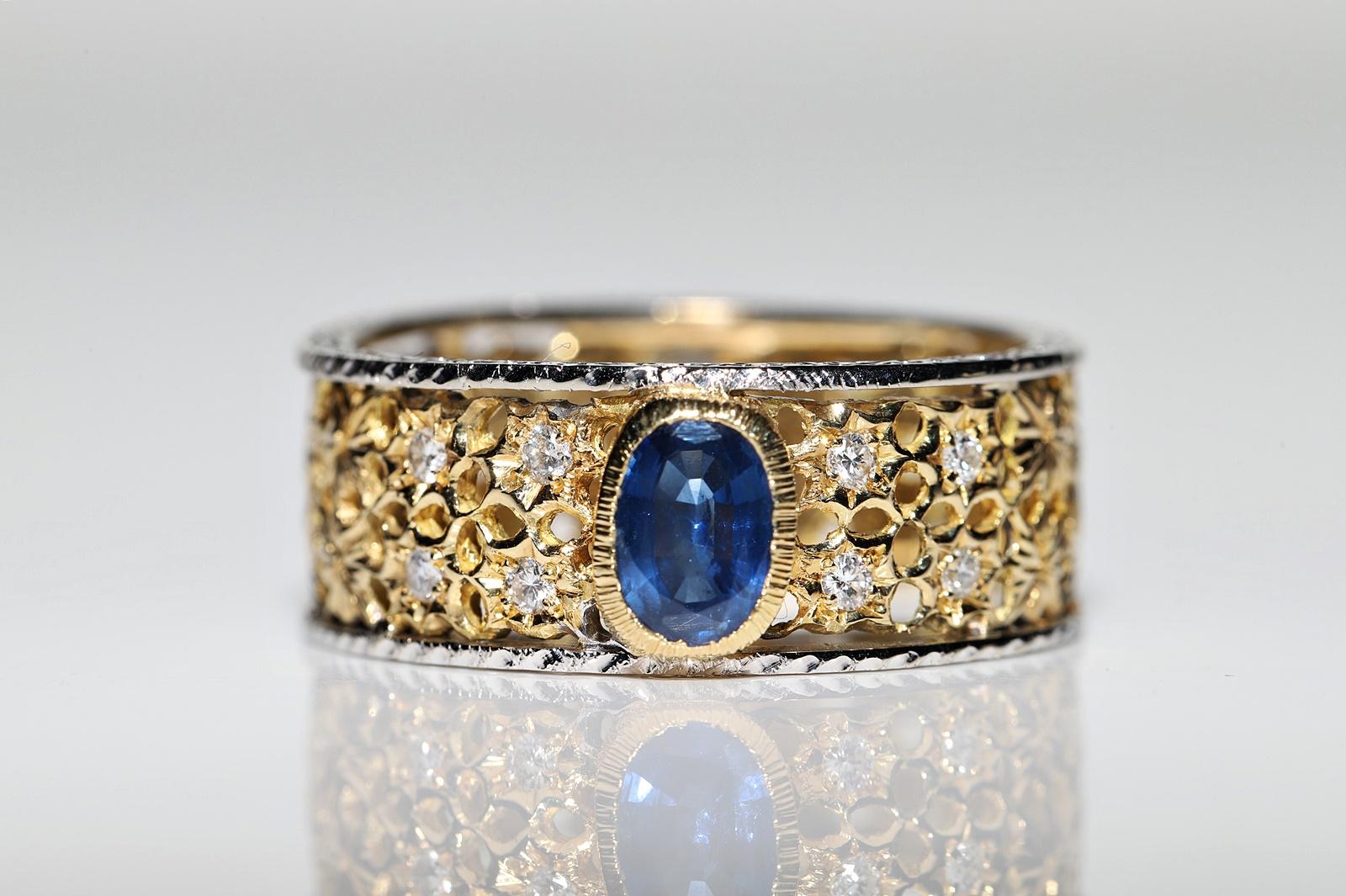 Retro Vintage Circa 1970s 18k Gold Natural Diamond And Sapphire Ring  For Sale