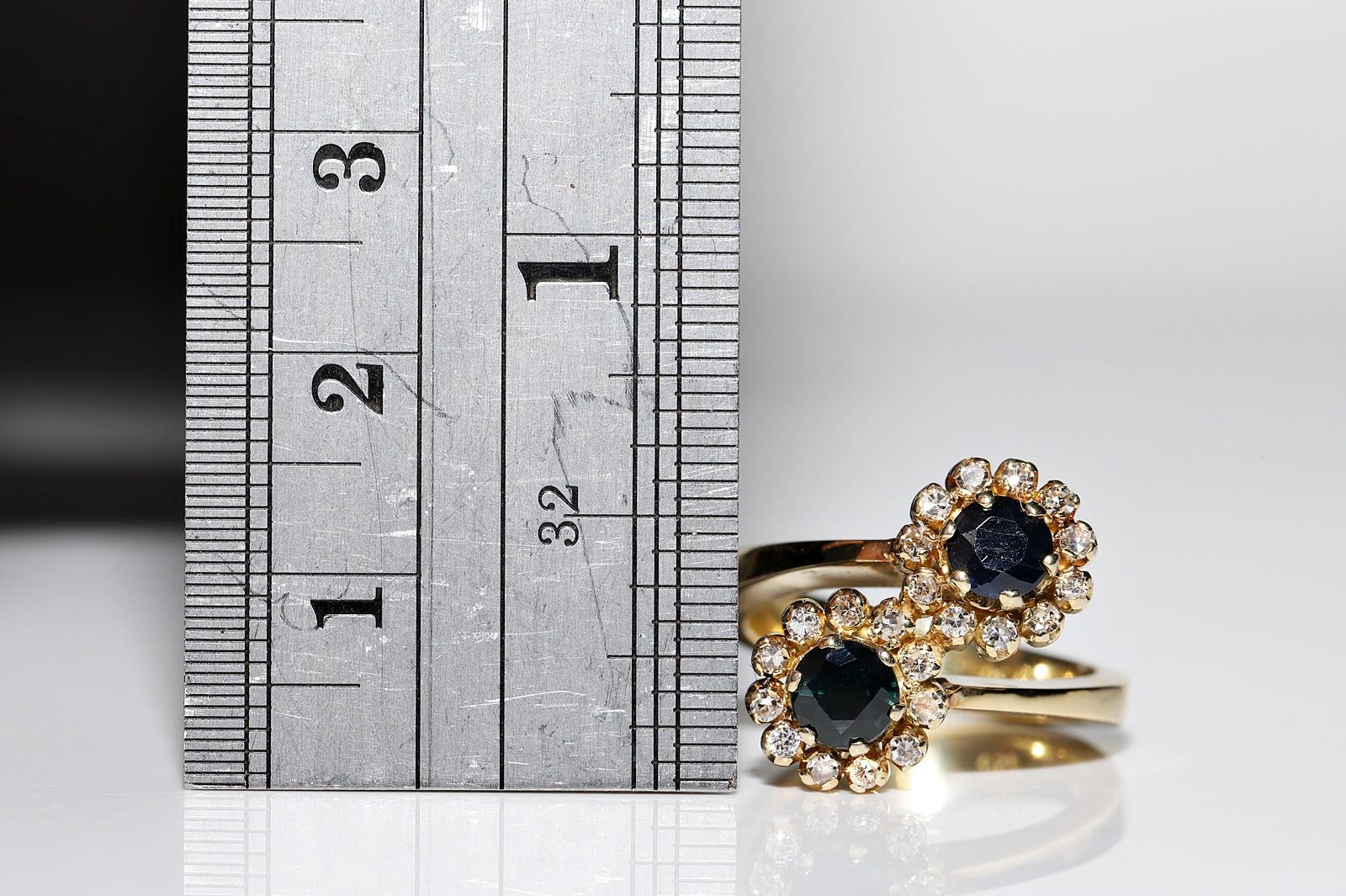 Vintage Circa 1970s 18k Gold Natural Diamond And Sapphire Ring For Sale 3