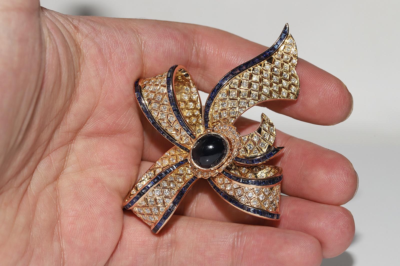 Vintage Circa 1970s 18k Gold Natural Diamond And Sapphire Strong Brooch For Sale 5
