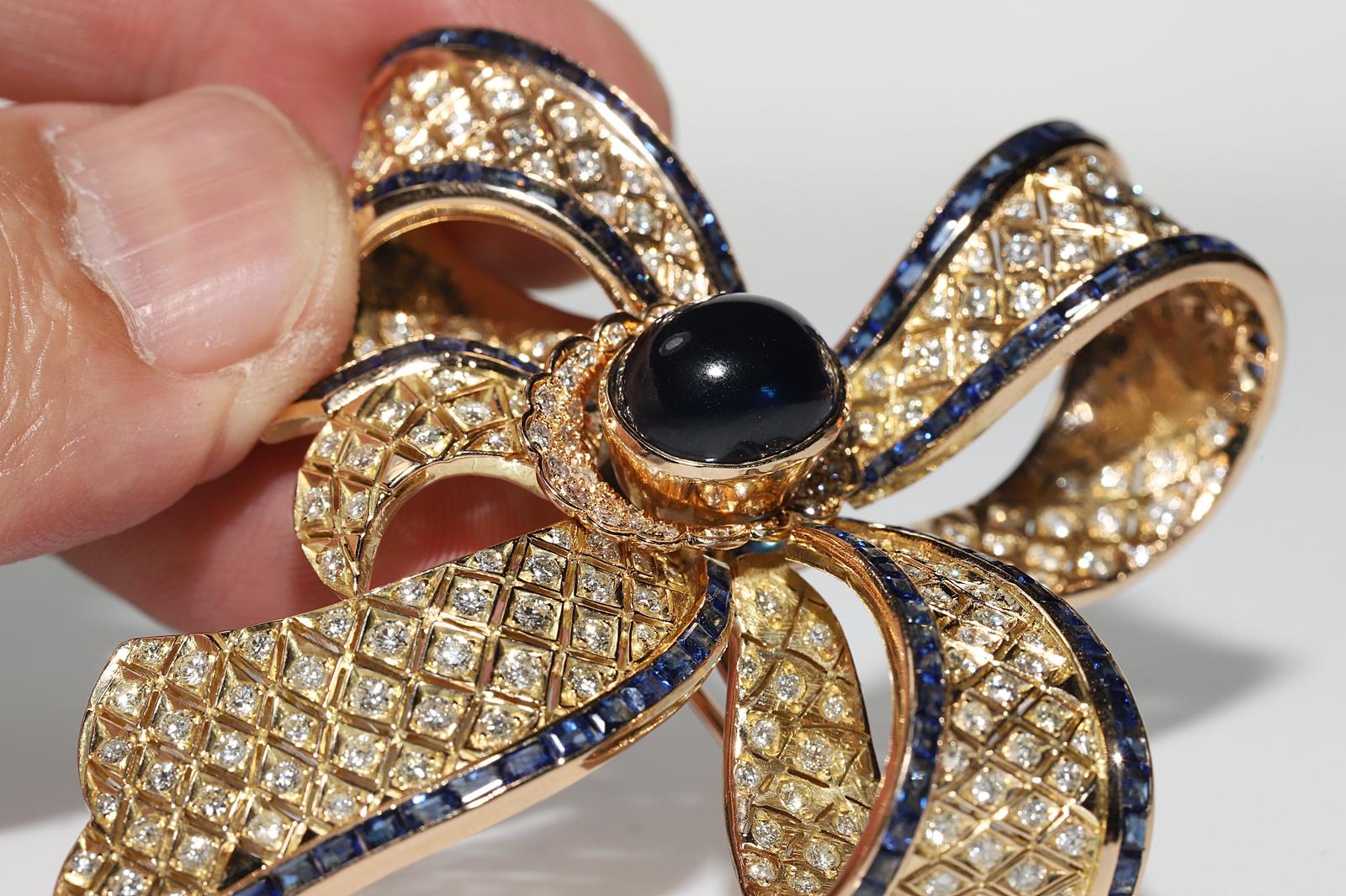 Vintage Circa 1970s 18k Gold Natural Diamond And Sapphire Strong Brooch For Sale 6