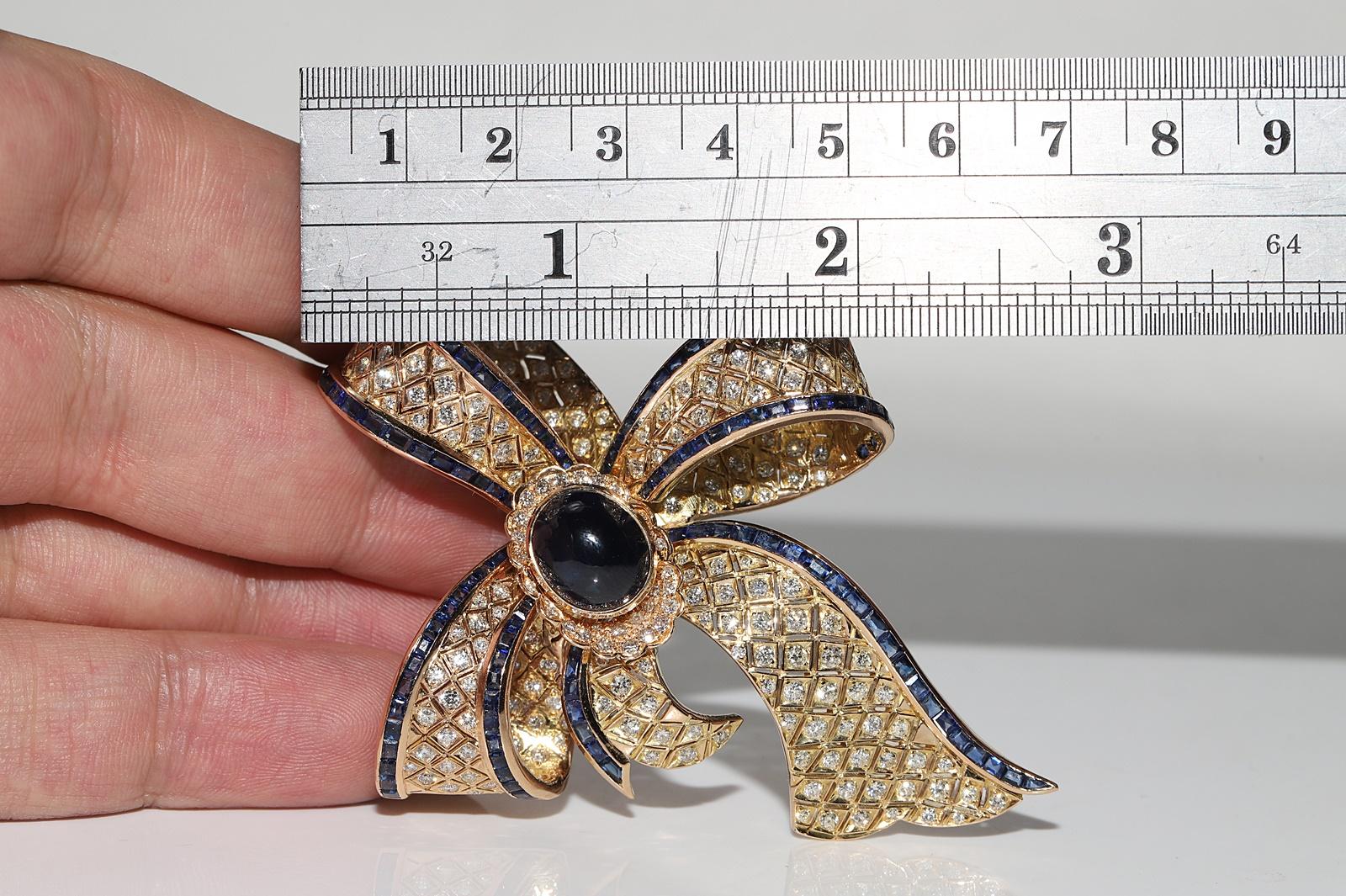 Vintage Circa 1970s 18k Gold Natural Diamond And Sapphire Strong Brooch For Sale 13