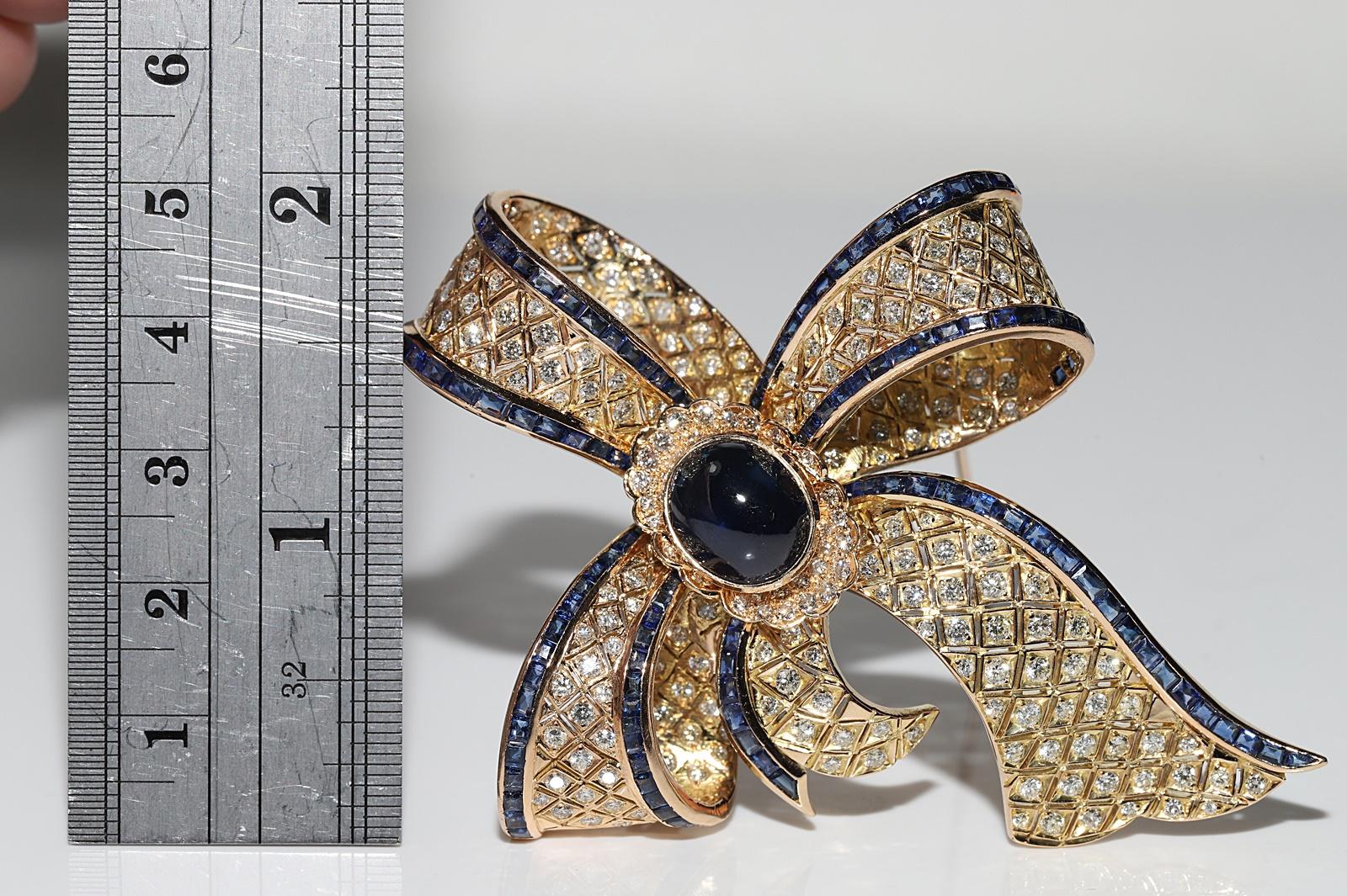 Brilliant Cut Vintage Circa 1970s 18k Gold Natural Diamond And Sapphire Strong Brooch For Sale