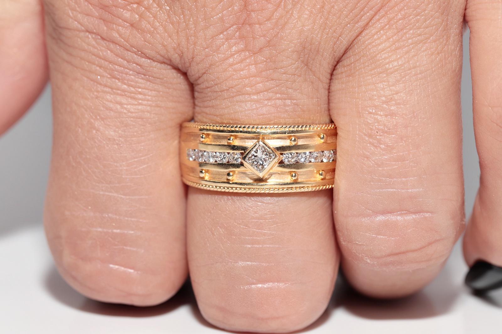 Vintage Circa 1970er Jahre 18k Gold Natürlicher Diamant Dekorierter Ring mit natürlichem Diamant im Angebot 9