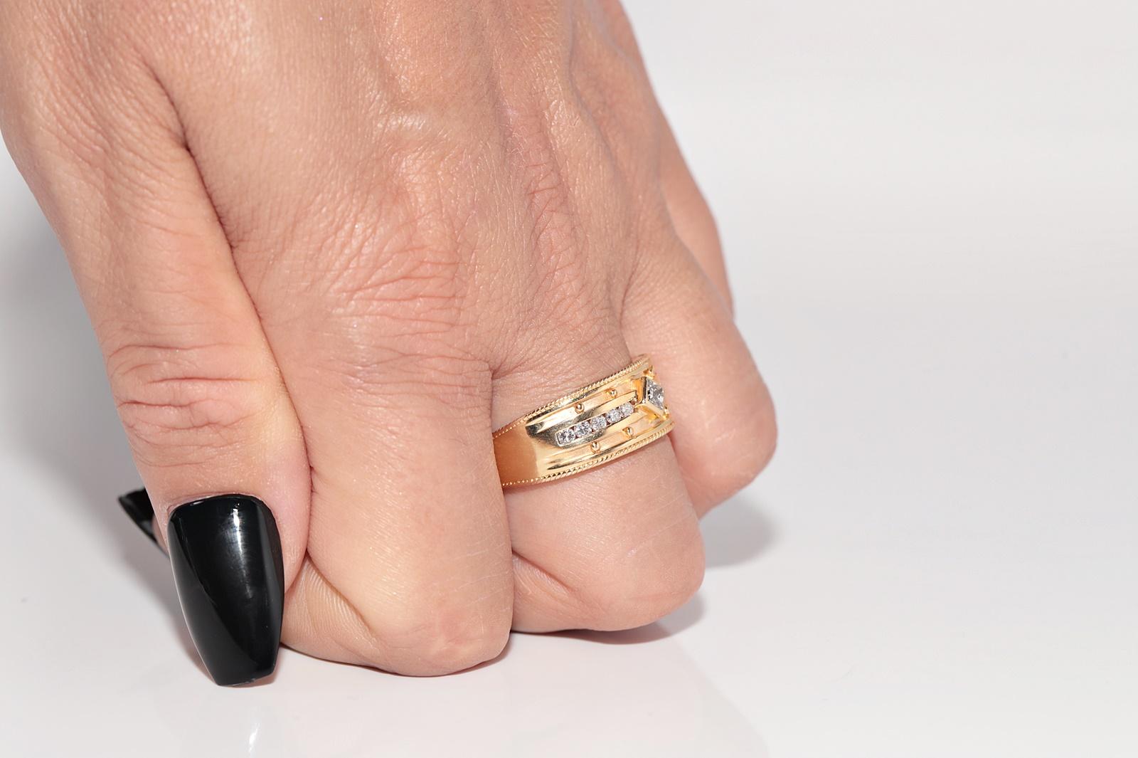 Vintage Circa 1970er Jahre 18k Gold Natürlicher Diamant Dekorierter Ring mit natürlichem Diamant im Angebot 10