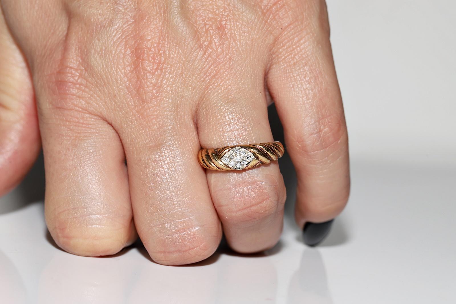 Vintage Circa 1970er Jahre 18k Gold Natürlicher Diamant Dekorierter Ring mit natürlichem Diamant  (Retro) im Angebot