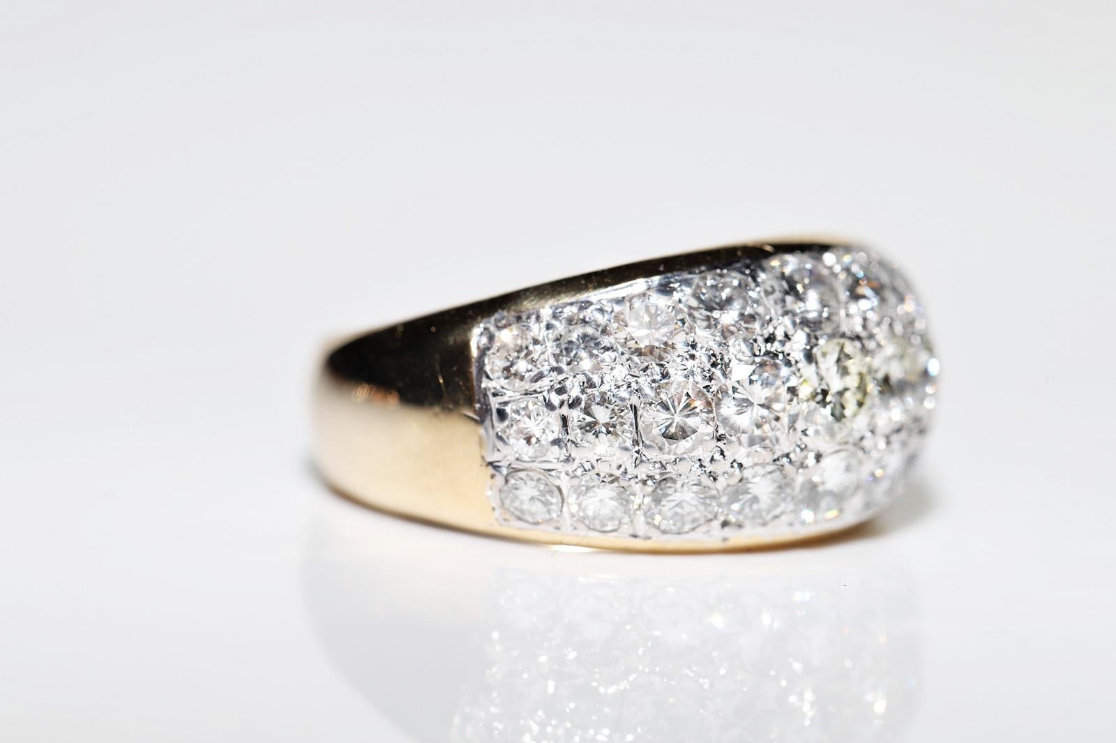 Vintage Circa 1970er Jahre 18k Gold Natürlicher Diamant Dekorierter Ring mit natürlichem Diamant  Damen im Angebot