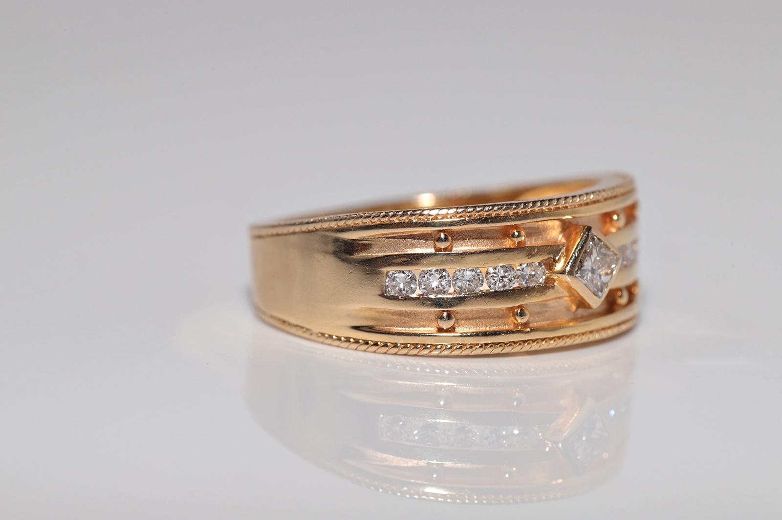 Vintage Circa 1970er Jahre 18k Gold Natürlicher Diamant Dekorierter Ring mit natürlichem Diamant Damen im Angebot