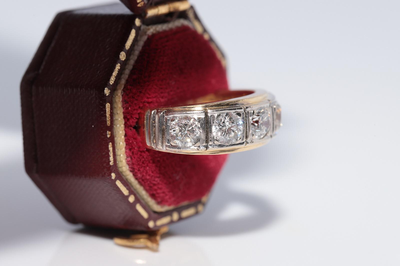 Anello a fascia decorato con diamanti naturali in oro 18k, CIRCA ANNI 70 in vendita 1