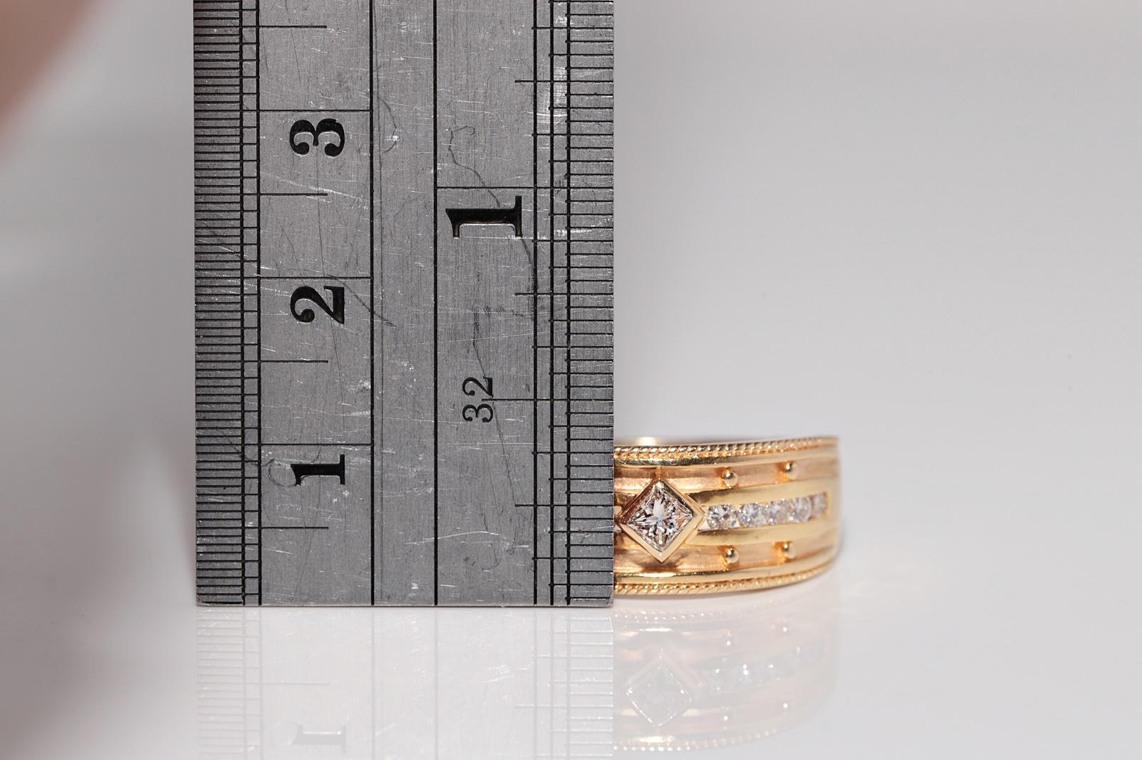 Vintage Circa 1970er Jahre 18k Gold Natürlicher Diamant Dekorierter Ring mit natürlichem Diamant im Angebot 2