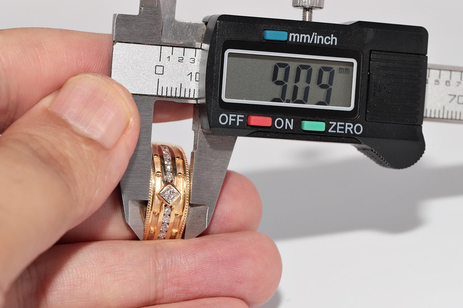 Anello a fascia decorato con diamanti naturali in oro 18k, CIRCA ANNI 70 in vendita 3