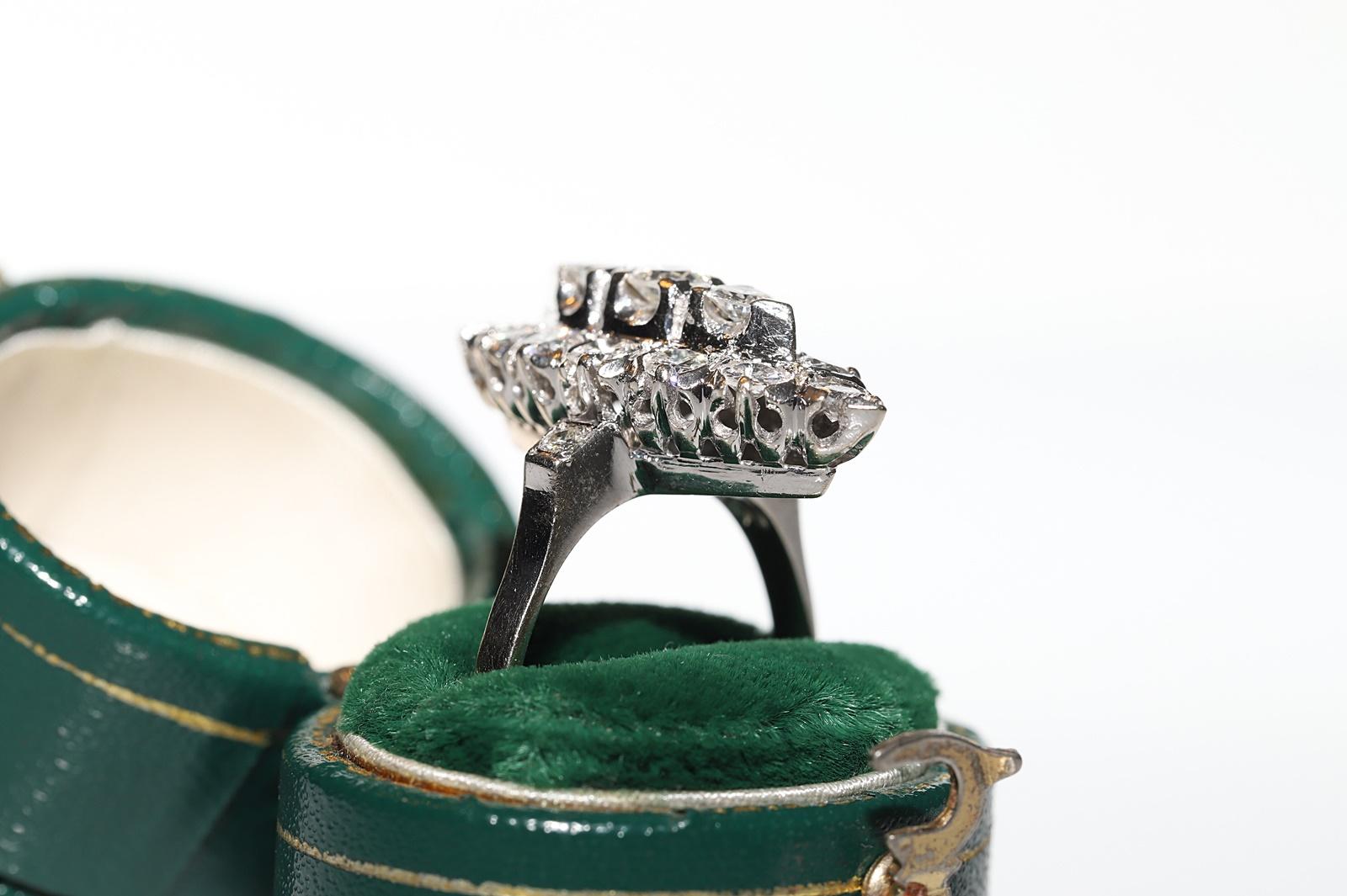 Vintage Circa 1970s 18k Gold Natural Diamond Decorated Navette Ring  In Good Condition For Sale In Fatih/İstanbul, 34