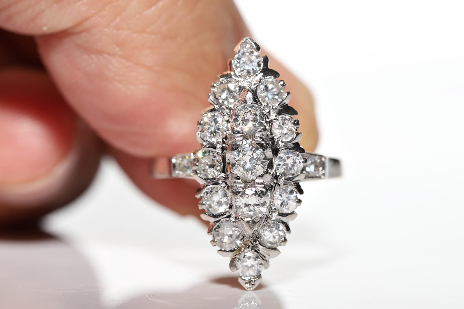 Vintage Circa 1970er Jahre 18k Gold Natürlicher Diamant Dekorierter Navette Ring mit Diamanten  Damen im Angebot