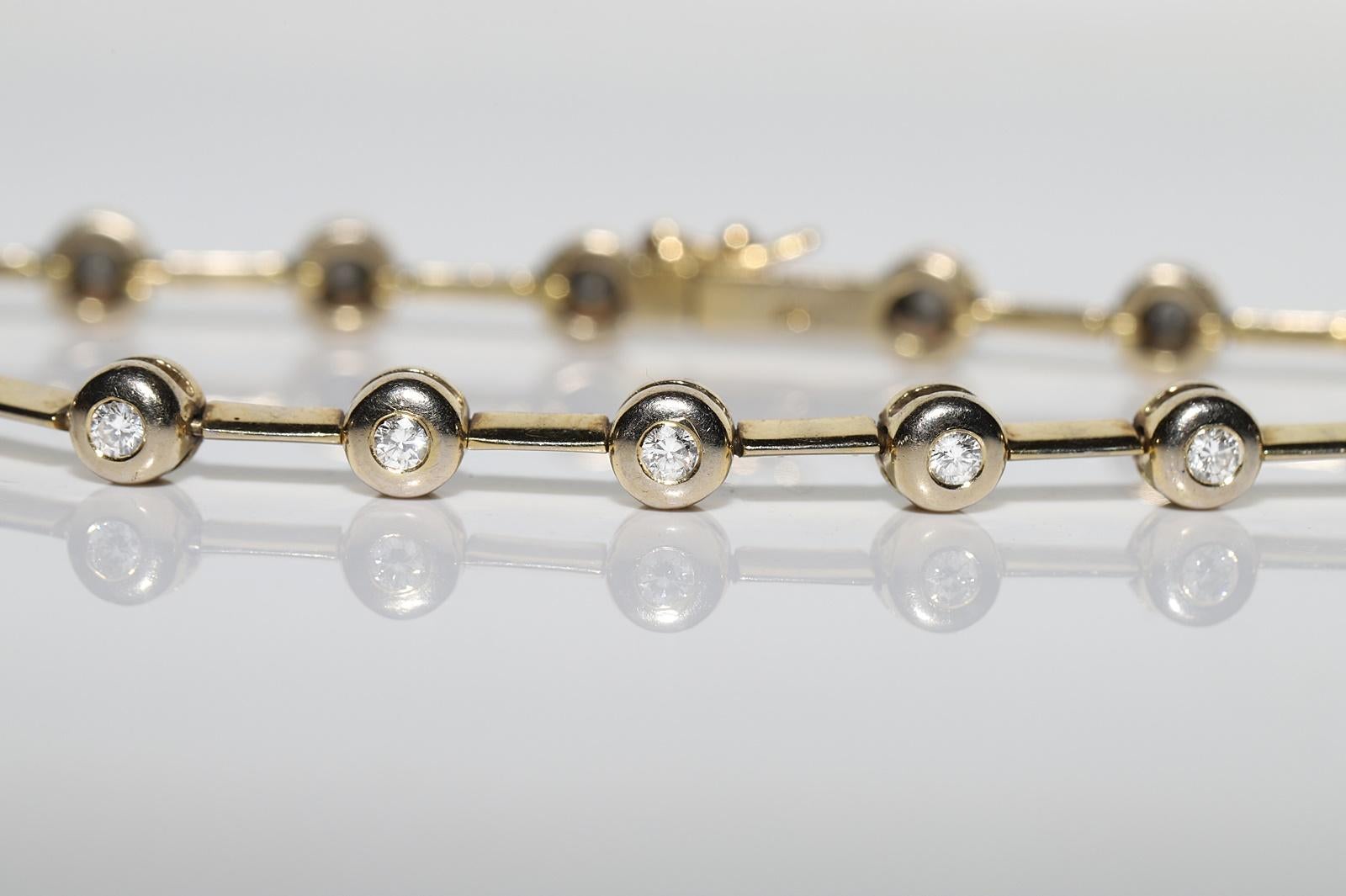 Vintage Circa 1970er Jahre 18k Gold Natürliches verziertes hübsches Vintage-Armband mit Diamanten Damen im Angebot