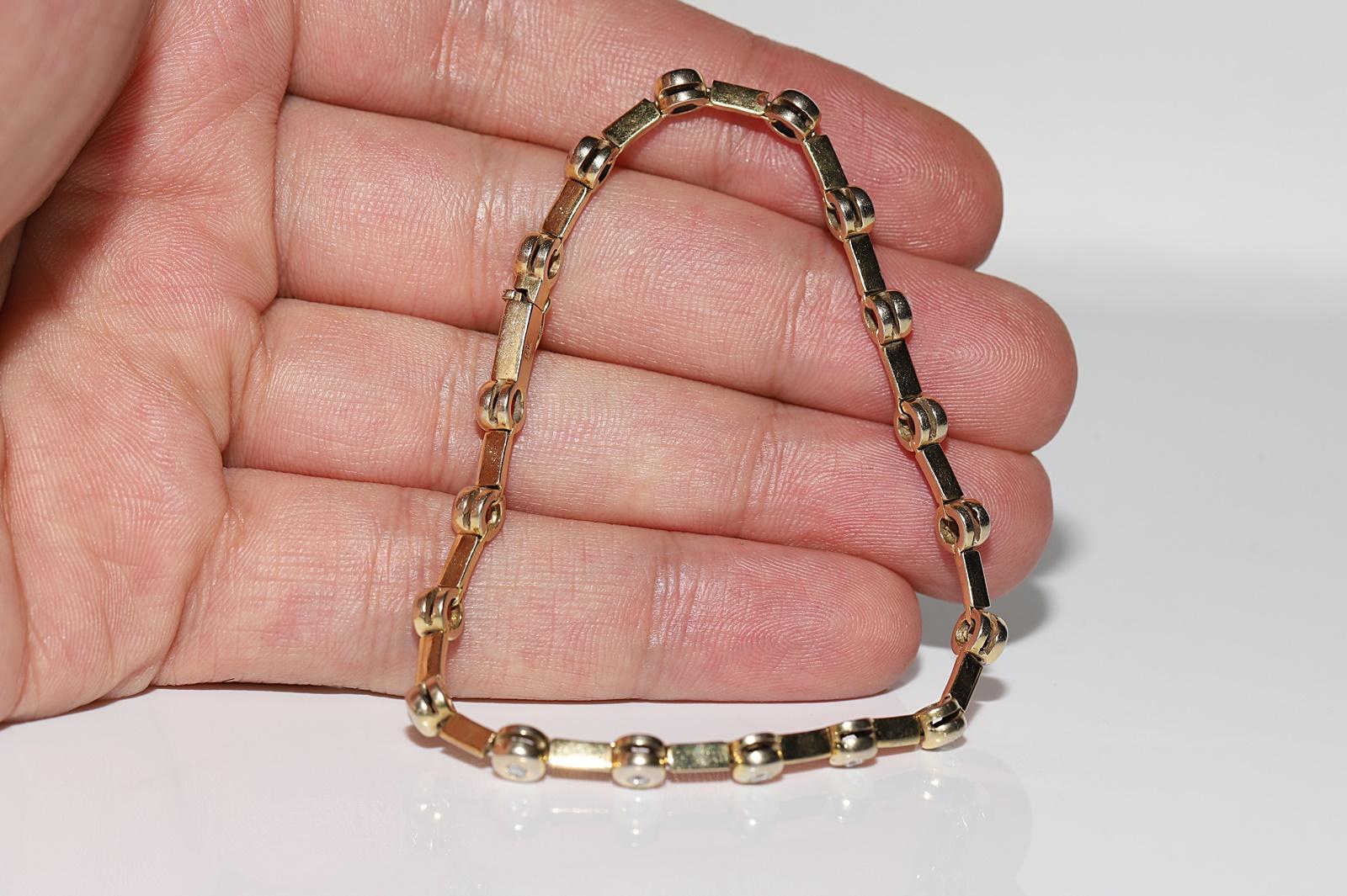 Vintage Circa 1970er Jahre 18k Gold Natürliches verziertes hübsches Vintage-Armband mit Diamanten im Angebot 1
