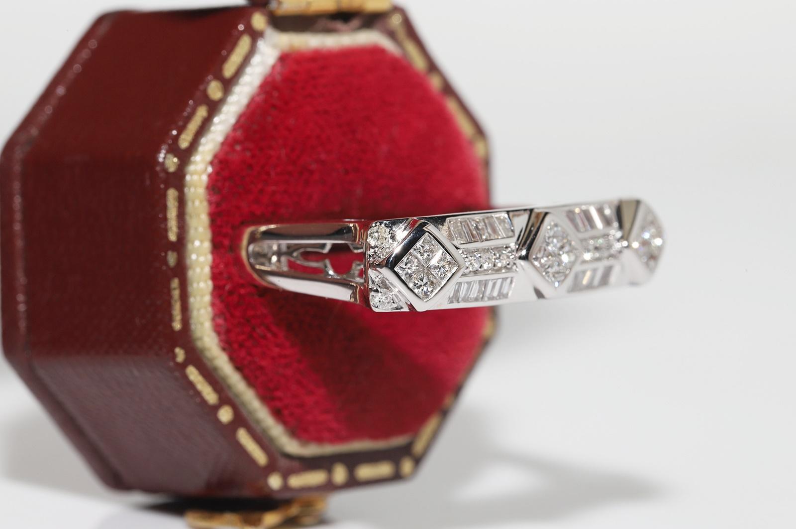 Retro Vintage Circa 1970s 18k Gold Natural Diamond Decorated Ring For Sale