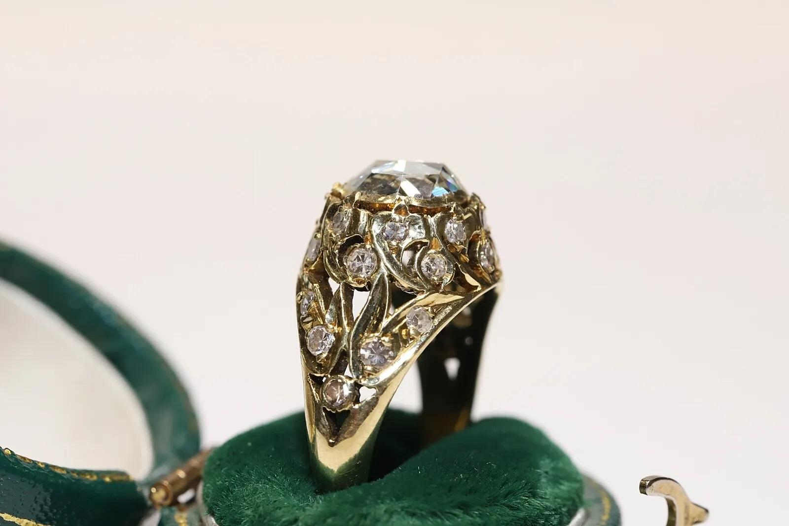 Vintage Circa 1970er Jahre 18k Gold Natürlicher Diamant Dekorierter Vintage-Ring (Brillantschliff) im Angebot