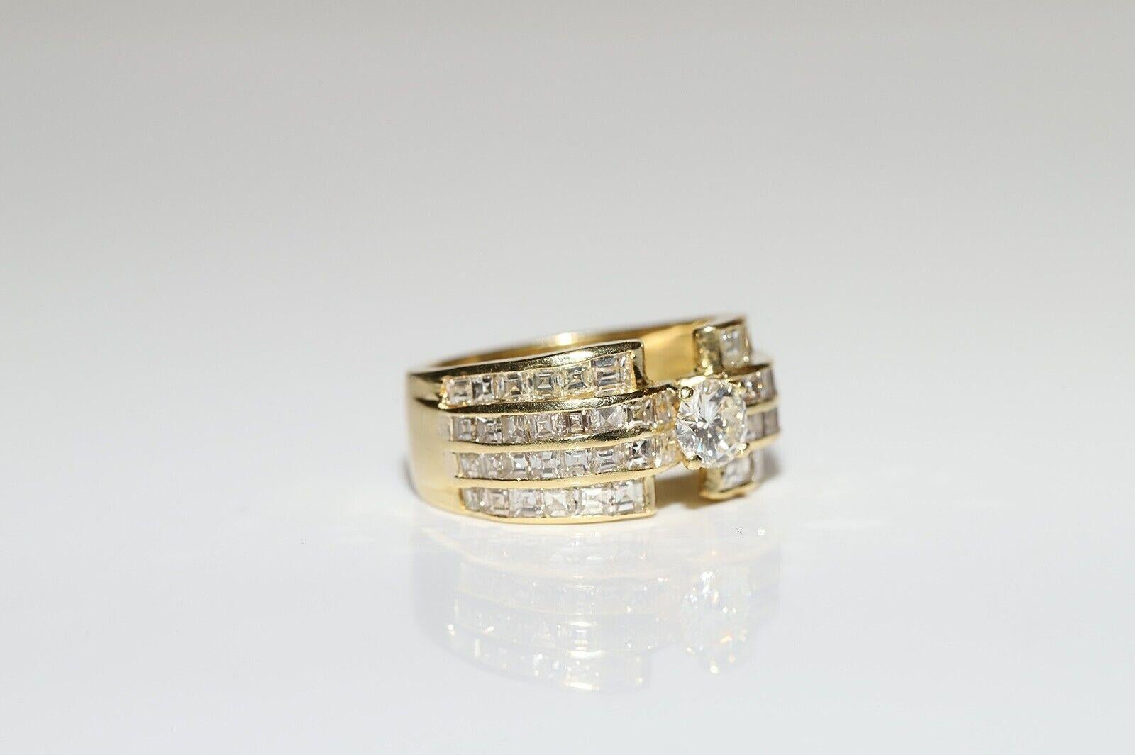 Vintage Circa 1970er Jahre 18k Gold Natürlicher Diamant Dekorierter Vintage-Ring Damen im Angebot