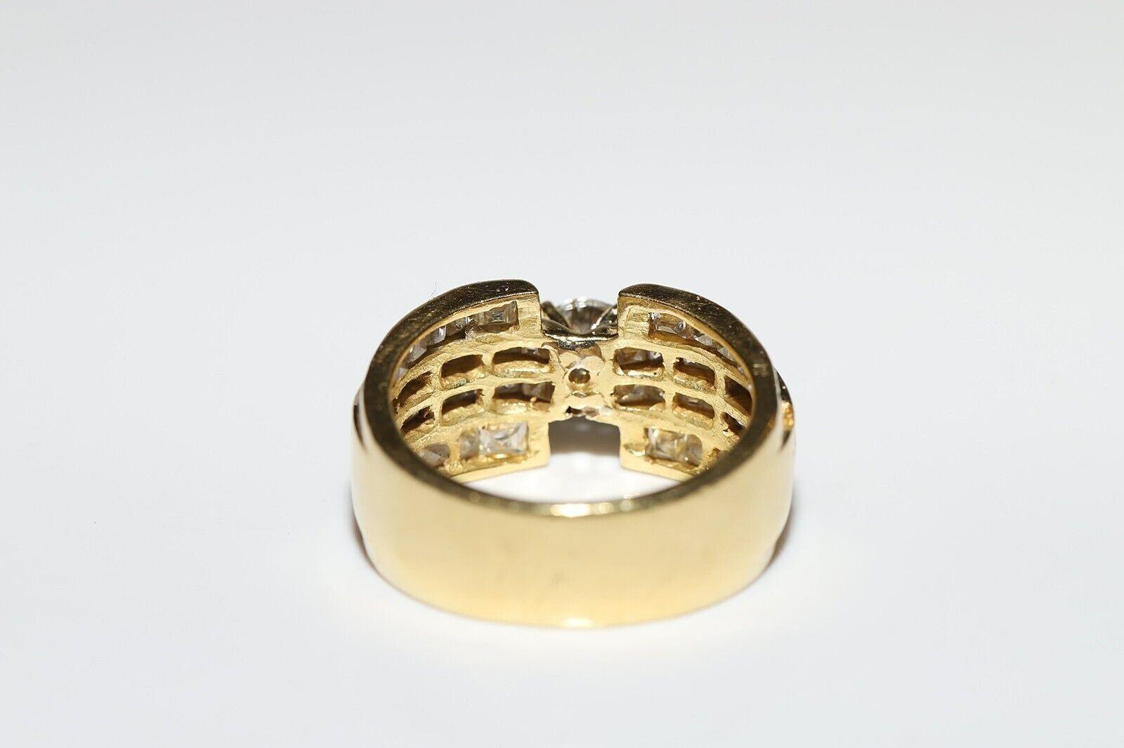 Vintage Circa 1970s 18k Gold Natural Diamond Decorated Ring  For Sale 2