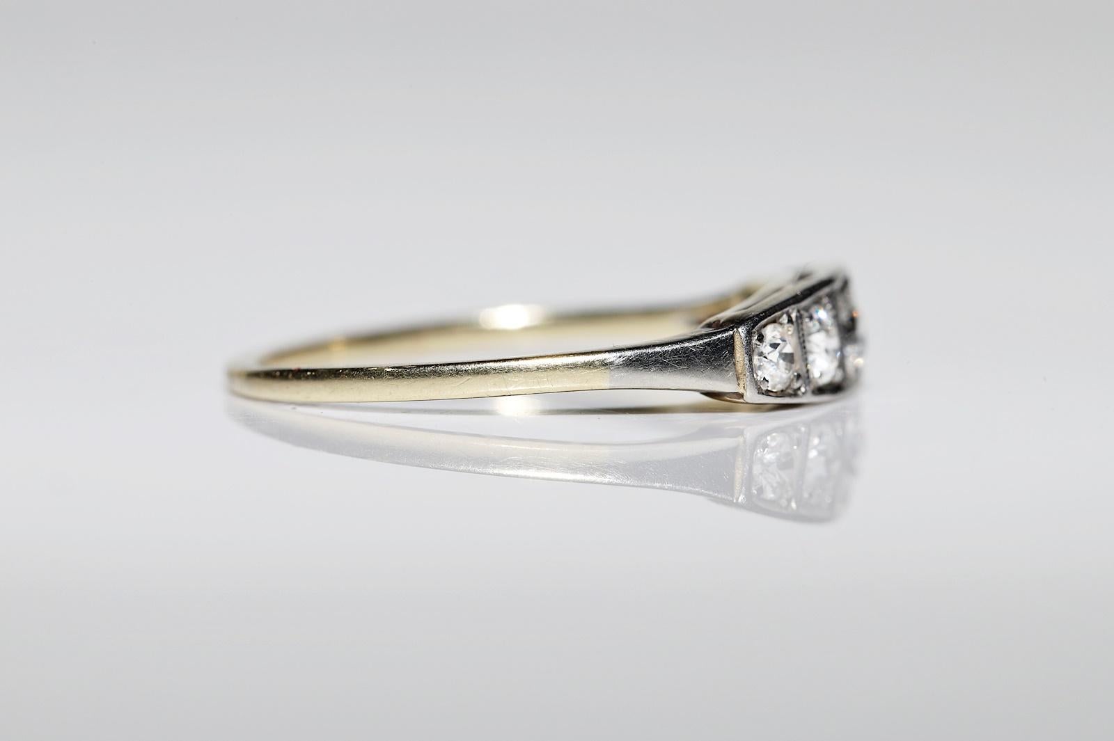 Vintage Circa 1970er Jahre 18k Gold Natürlicher Diamant Dekorierter Vintage-Ring im Angebot 2
