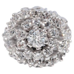 Vintage Circa 1970 Bague en or 18k décorée de diamants naturels