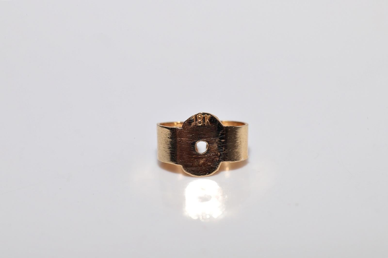 Vintage Circa 1970er Jahre 18k Gold Natürlicher Diamant Dekorierter Solitär-Ohrring im Angebot 4