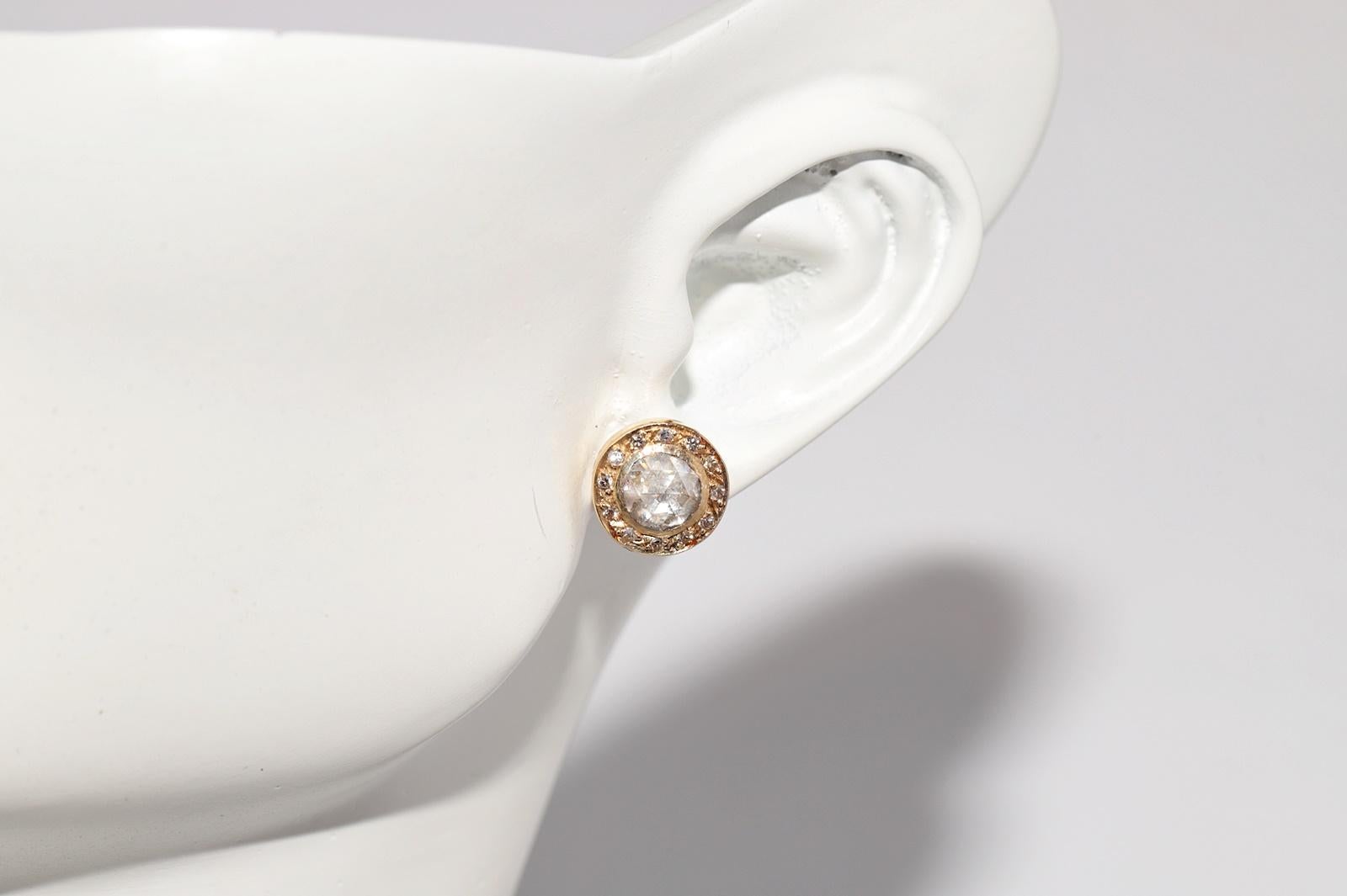 Vintage Circa 1970er Jahre 18k Gold Natürlicher Diamant Dekorierter Solitär-Ohrring im Angebot 6