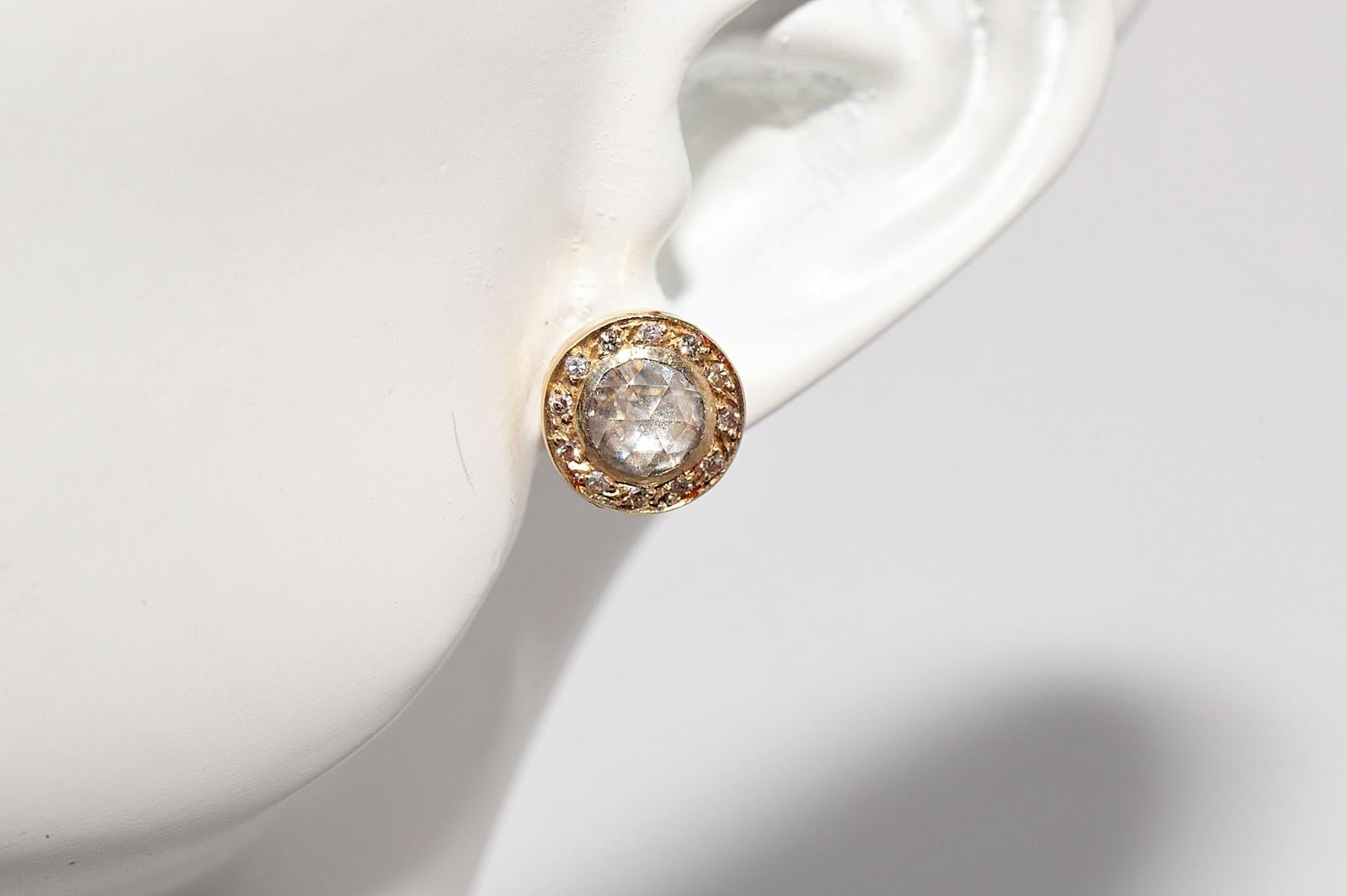 Vintage Circa 1970er Jahre 18k Gold Natürlicher Diamant Dekorierter Solitär-Ohrring im Angebot 7