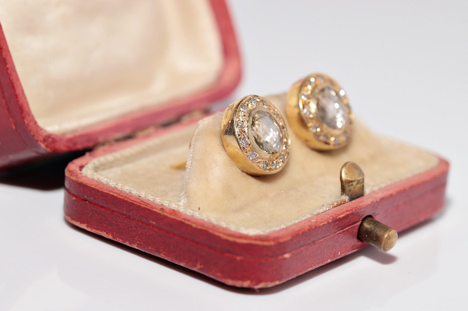 Vintage Circa 1970er Jahre 18k Gold Natürlicher Diamant Dekorierter Solitär-Ohrring (Retro) im Angebot