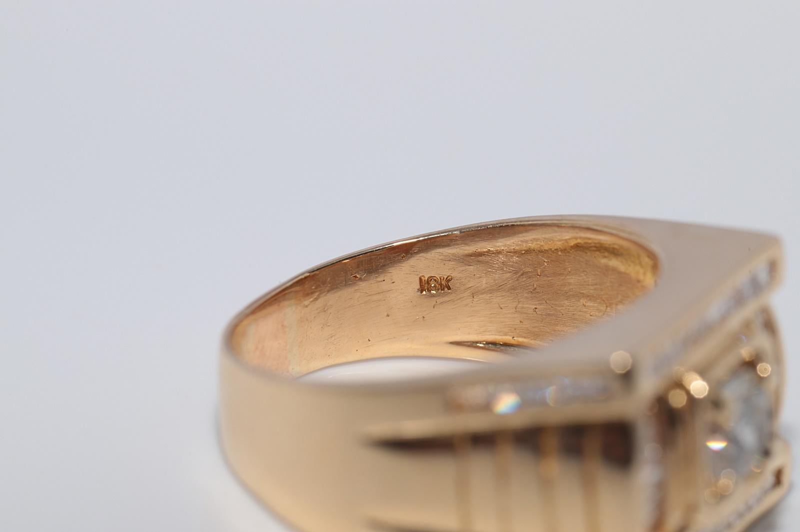 Vintage CIRCA 1970er Jahre 18k Gold natürlichen Diamanten verziert Quadrat Stil Unisex Ring im Angebot 7