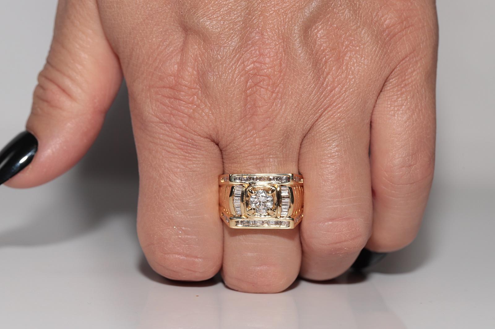 Vintage CIRCA 1970er Jahre 18k Gold natürlichen Diamanten verziert Quadrat Stil Unisex Ring im Angebot 9