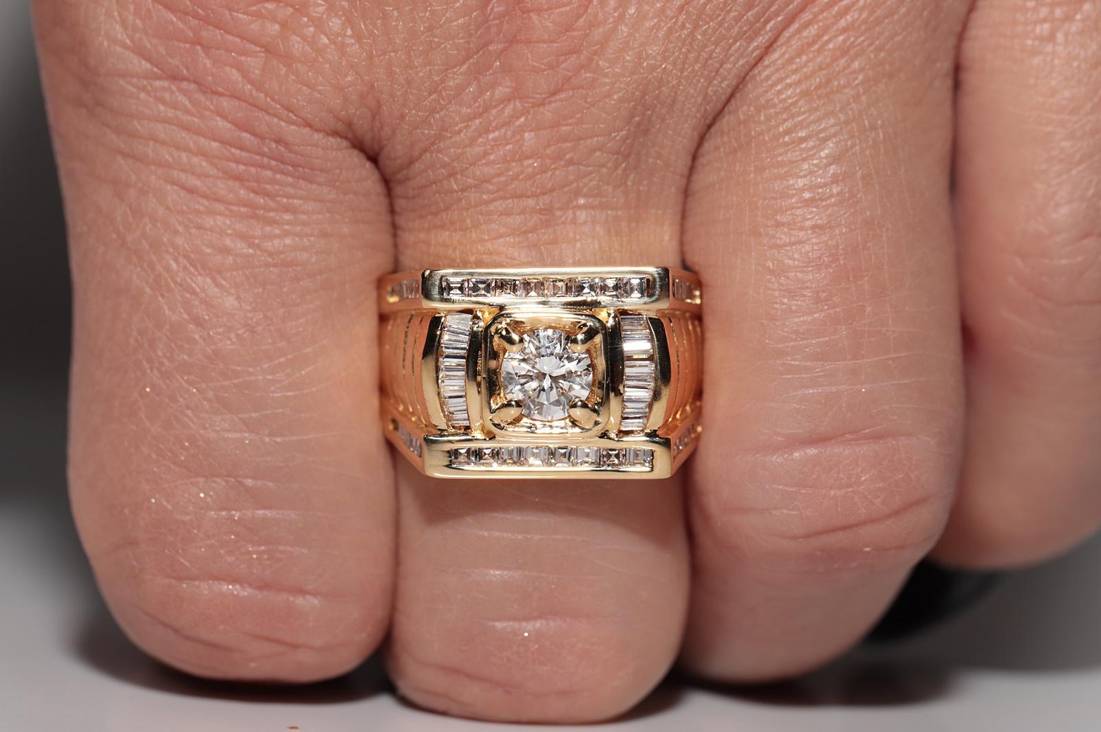 Vintage CIRCA 1970er Jahre 18k Gold natürlichen Diamanten verziert Quadrat Stil Unisex Ring im Angebot 10