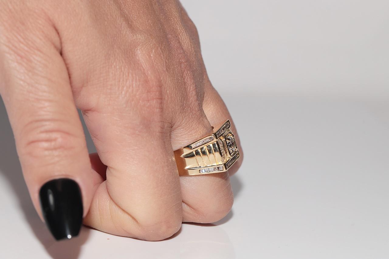 Vintage CIRCA 1970er Jahre 18k Gold natürlichen Diamanten verziert Quadrat Stil Unisex Ring im Angebot 11