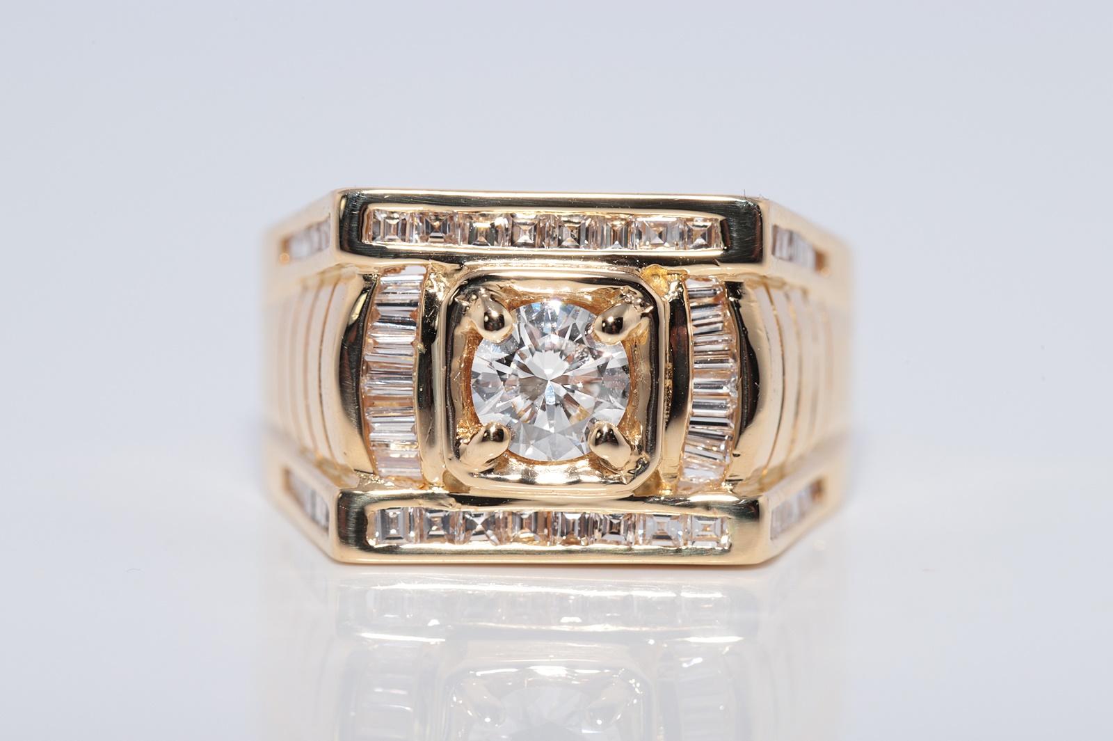 Vintage CIRCA 1970er Jahre 18k Gold natürlichen Diamanten verziert Quadrat Stil Unisex Ring (Kunsthandwerker*in) im Angebot