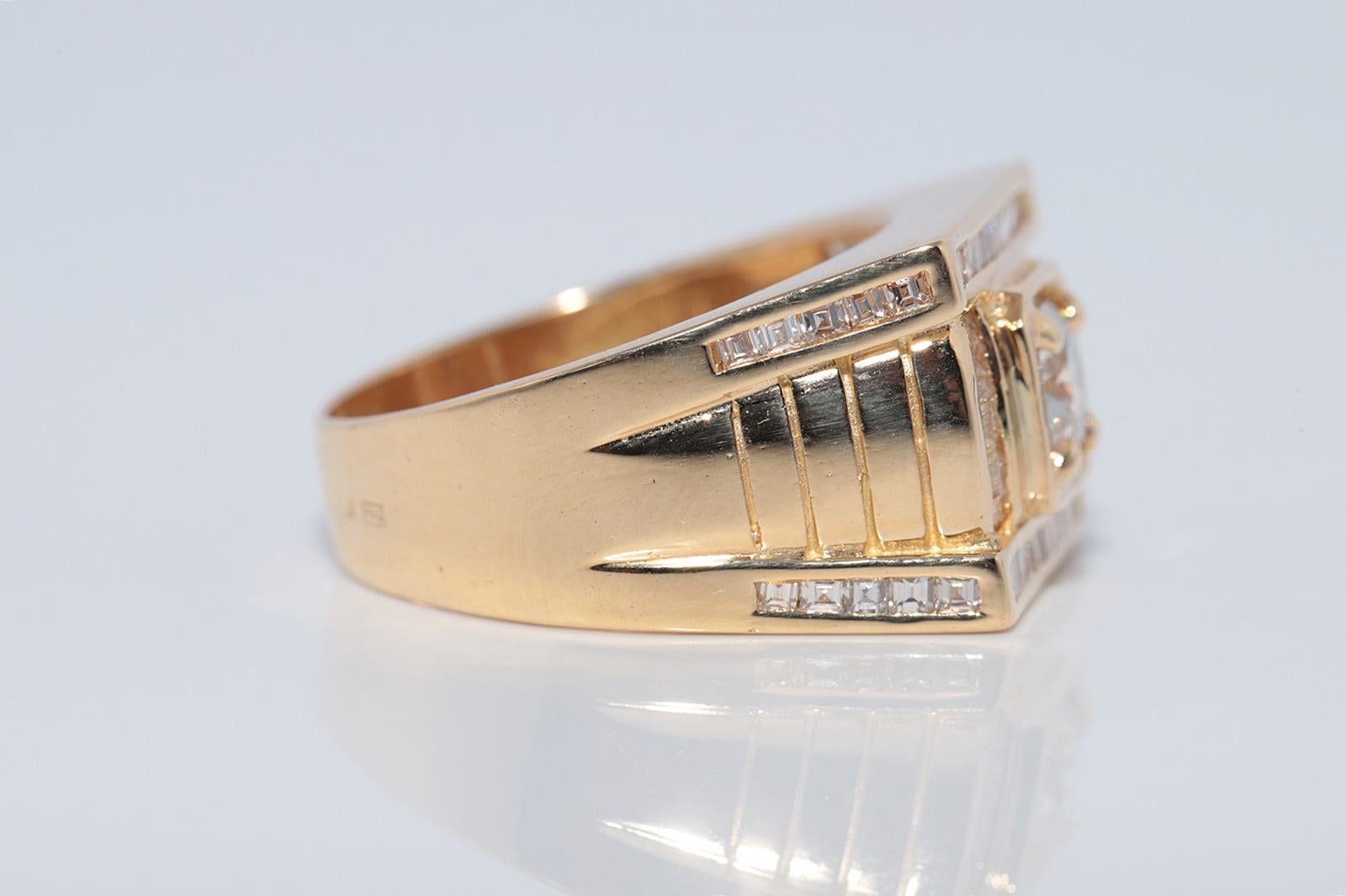 Vintage CIRCA 1970er Jahre 18k Gold natürlichen Diamanten verziert Quadrat Stil Unisex Ring im Zustand „Gut“ im Angebot in Fatih/İstanbul, 34