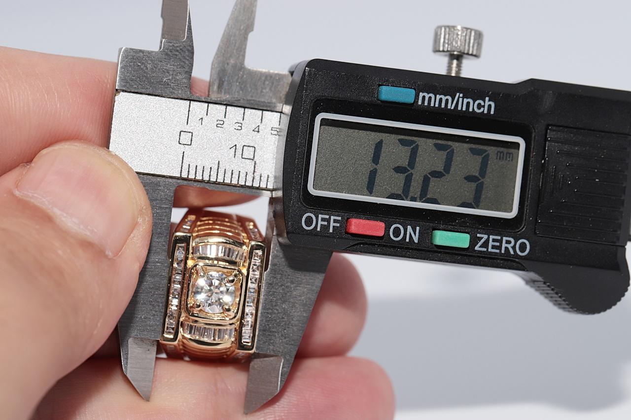 Vintage CIRCA 1970er Jahre 18k Gold natürlichen Diamanten verziert Quadrat Stil Unisex Ring im Angebot 1