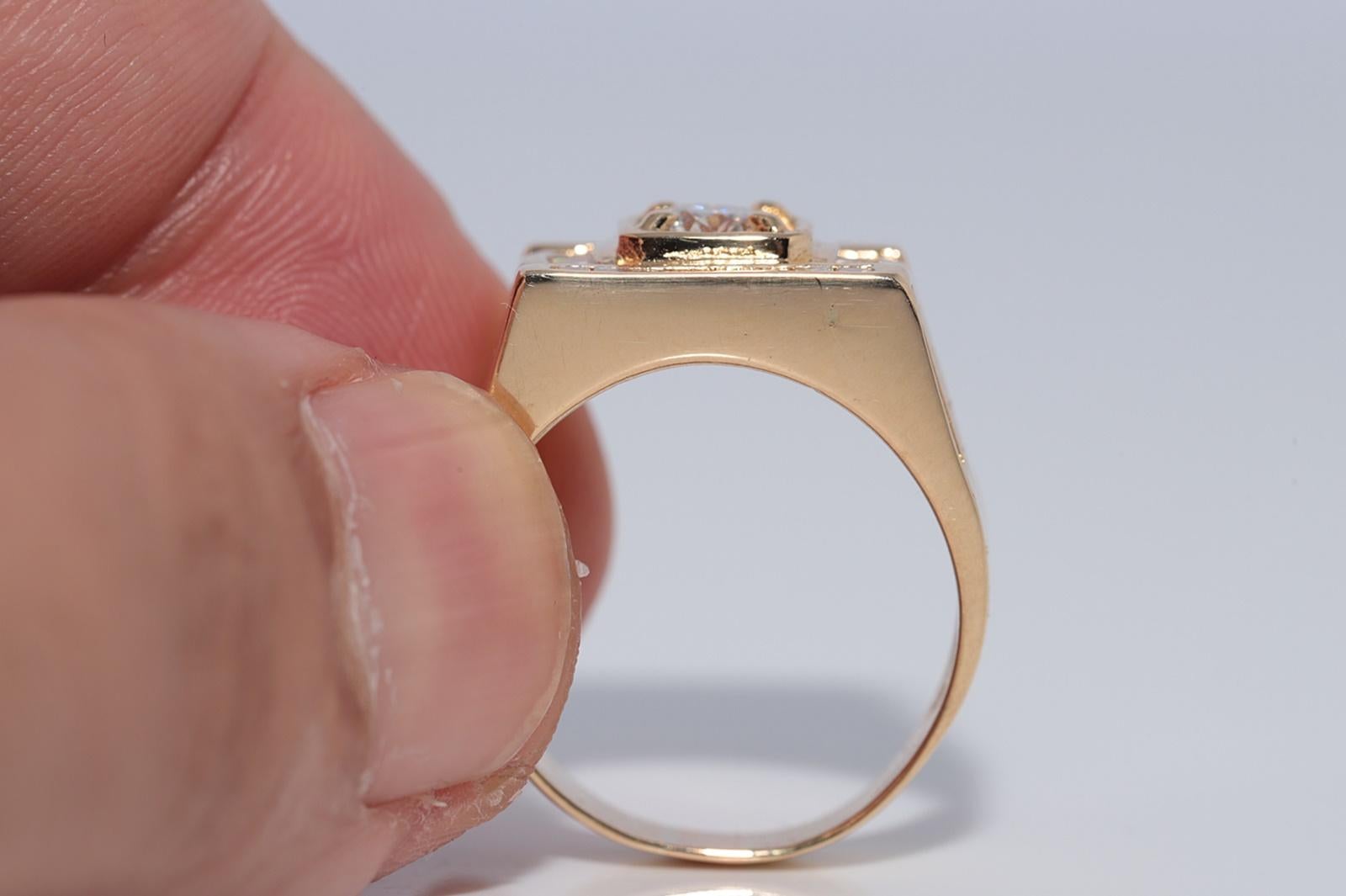 Vintage CIRCA 1970er Jahre 18k Gold natürlichen Diamanten verziert Quadrat Stil Unisex Ring im Angebot 3