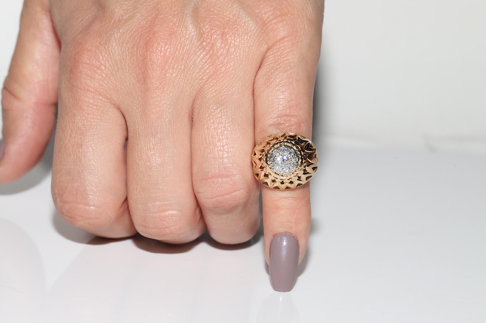 Anillo Fuerte Vintage Circa 1970s Oro 18k Decorado con Diamantes Naturales en venta 4