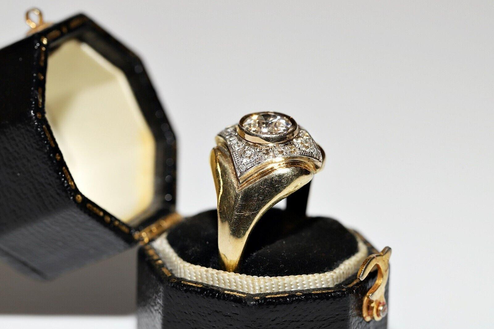 Vintage Circa 1970s 18k Gold Natural Diamond Decorated Strong Ring For Sale 5