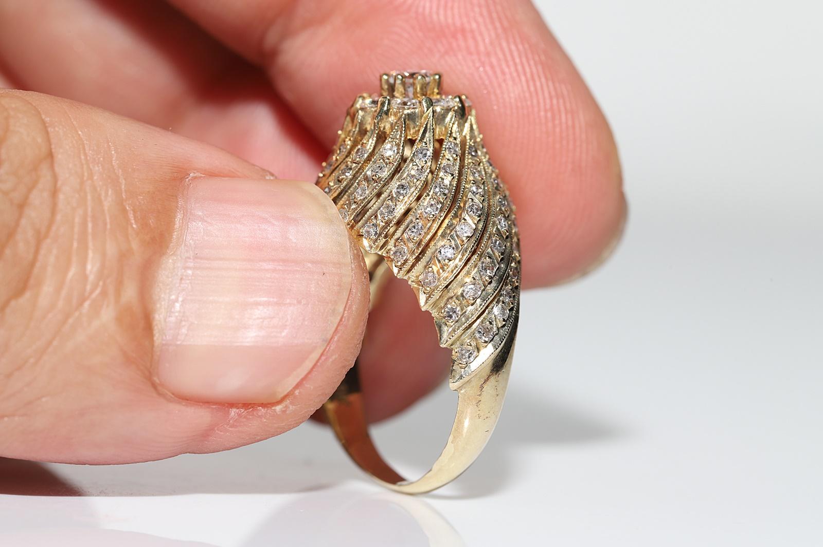 Vintage Circa 1970s 18k Gold Natural Diamond Decorated Strong Ring  For Sale 6