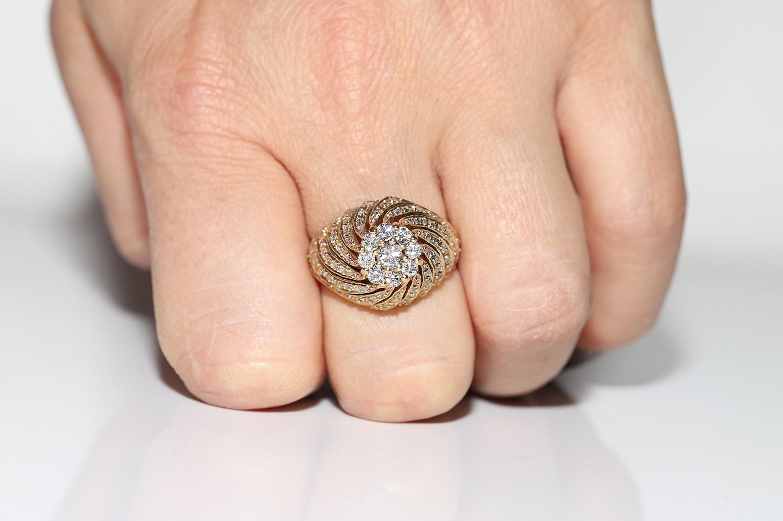 Taglio brillante Anello forte in oro 18k con diamanti naturali decorati, CIRCA ANNI 70 in vendita