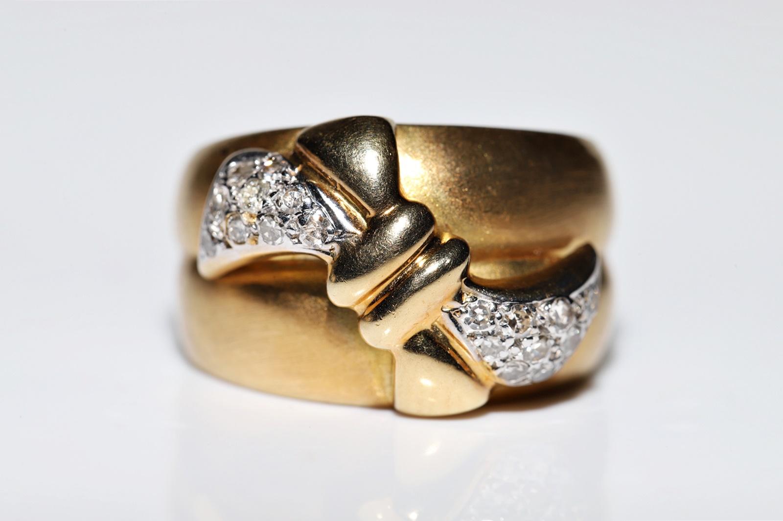 Vintage Circa 1970s 18k Gold Natural Diamond Decorated Strong Ring In Good Condition For Sale In Fatih/İstanbul, 34