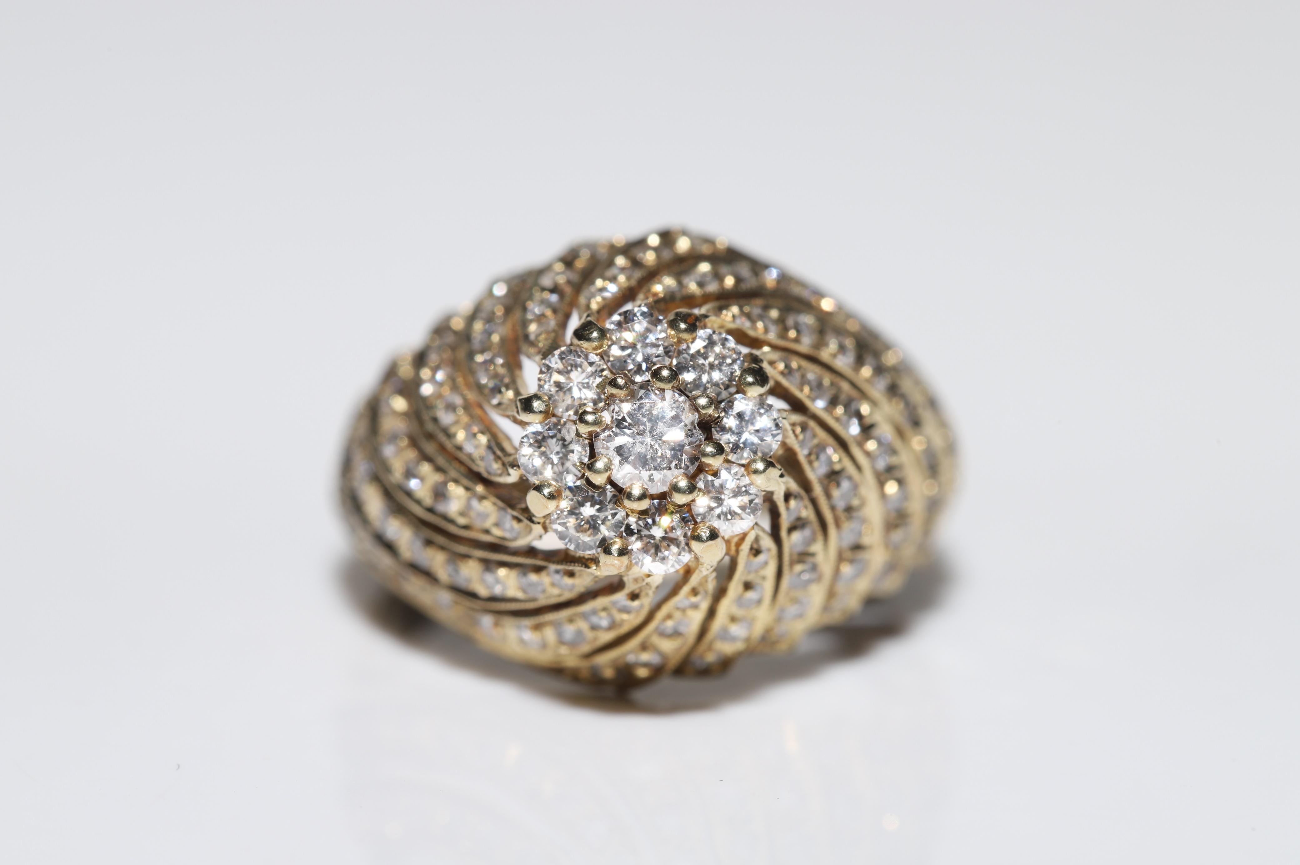 Vintage Circa 1970s 18k Gold Natural Diamond Decorated Strong Ring  For Sale 2